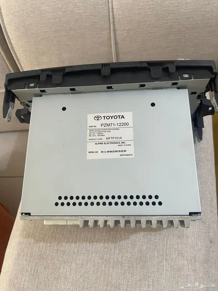 للبيع قرون غزال عربي و مسجل كورولا 2015 3