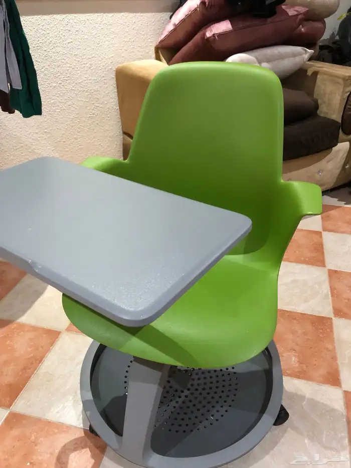 كرسي مع طاوله متصلين 1