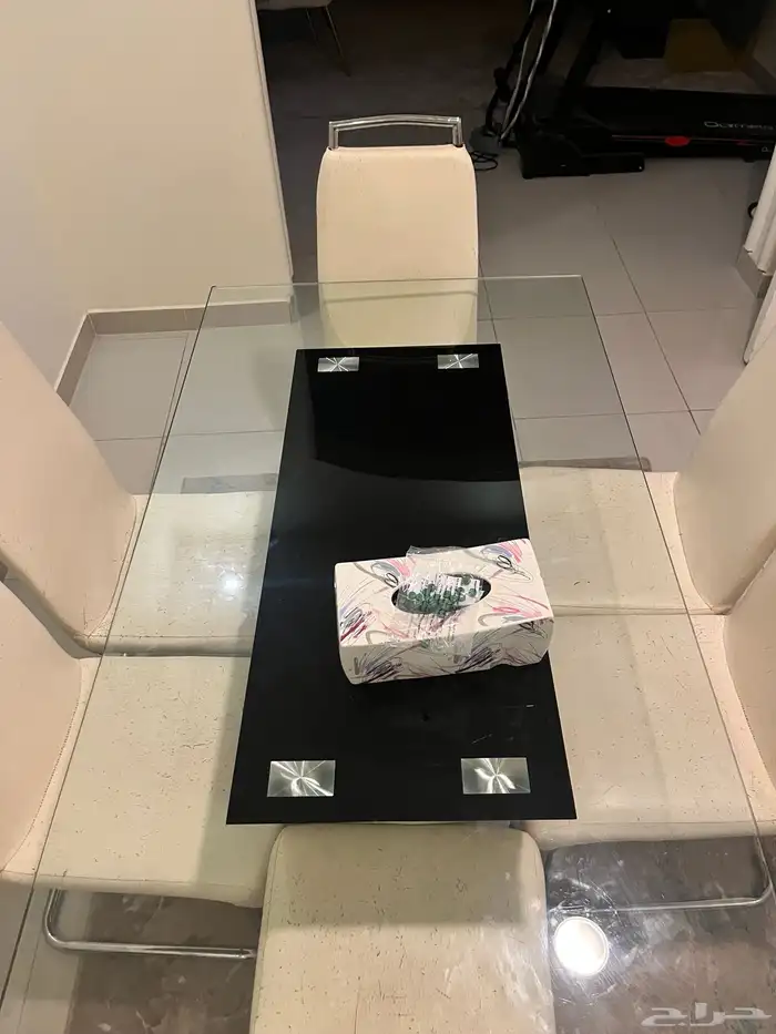 طاولة طعام قزاز 6 كراسي بحالة ممتازة 4