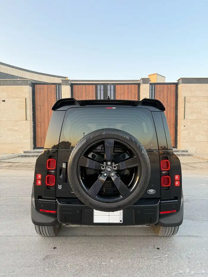 لاند روفر دفندر 110 ناغي 2022 بدي وكاله اسود 7