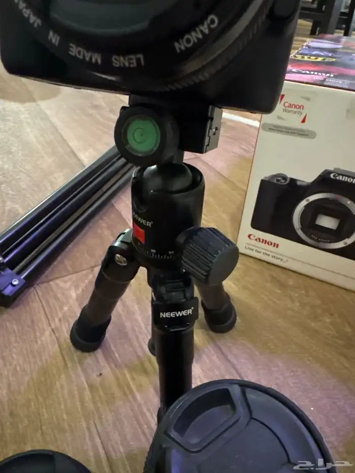 عدة تصوير كاملة  Canon 250D بعدستين   50mm   فلاش Godox 11