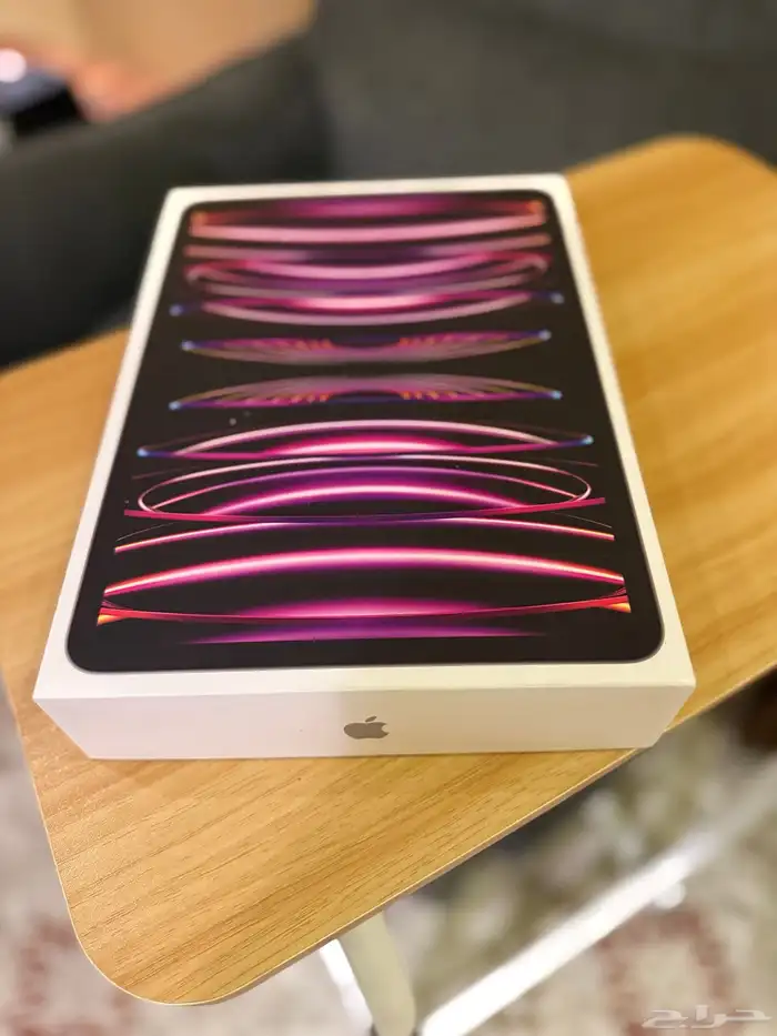 ايباد برو 11 إنش الجيل الرابع 2023 مع ماجيك كيبورد شبة جديد 8