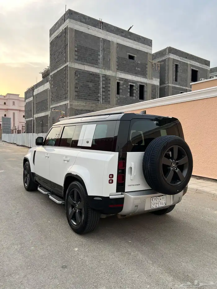 لاندروفر ديفيندر 110 ناغي 2023 شبه جديد 8