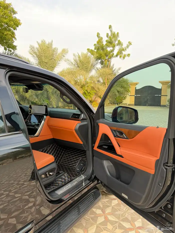 لكزس VIP - LX600 بلاك اديشن موديل 2023 بريمي (مالك اول) 18
