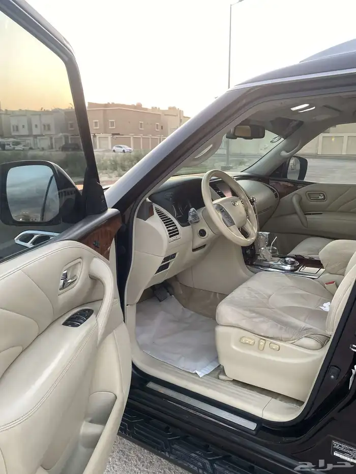 انفينيتي QX80 11