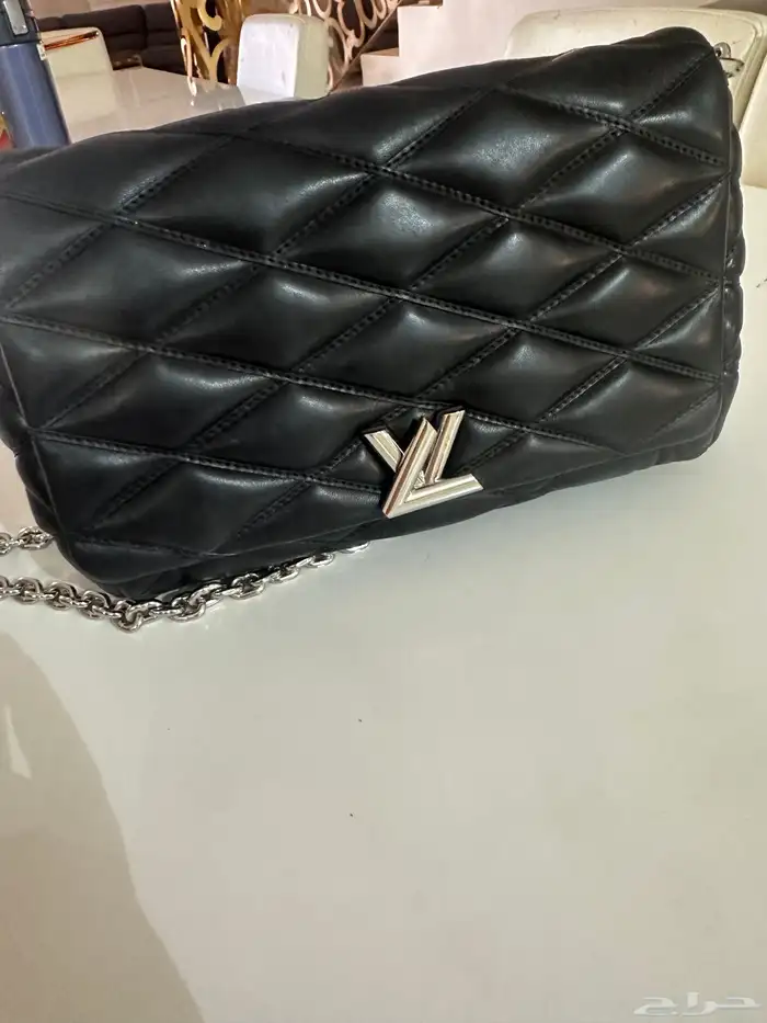 شنطه لويس فيتون اصليه فخمه القفل شعار الماركه لون اسود 0