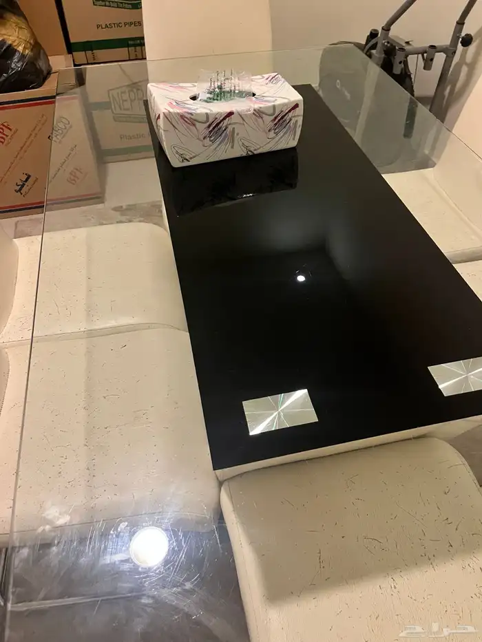 طاولة طعام قزاز 6 كراسي بحالة ممتازة 0