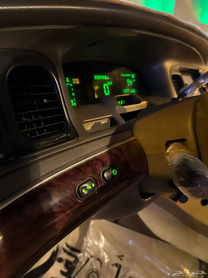 فورد جراند ماركيز 2001 نظيفة 100 86