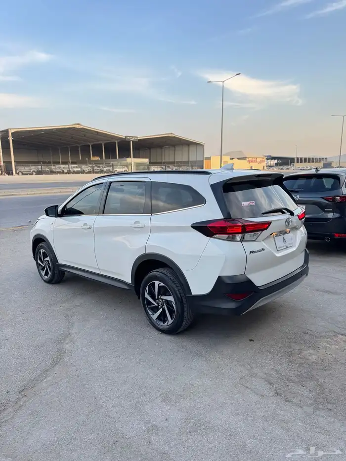 للبيع تويوتا راش 2023 - فل كامل - بحالة الوكاله 4