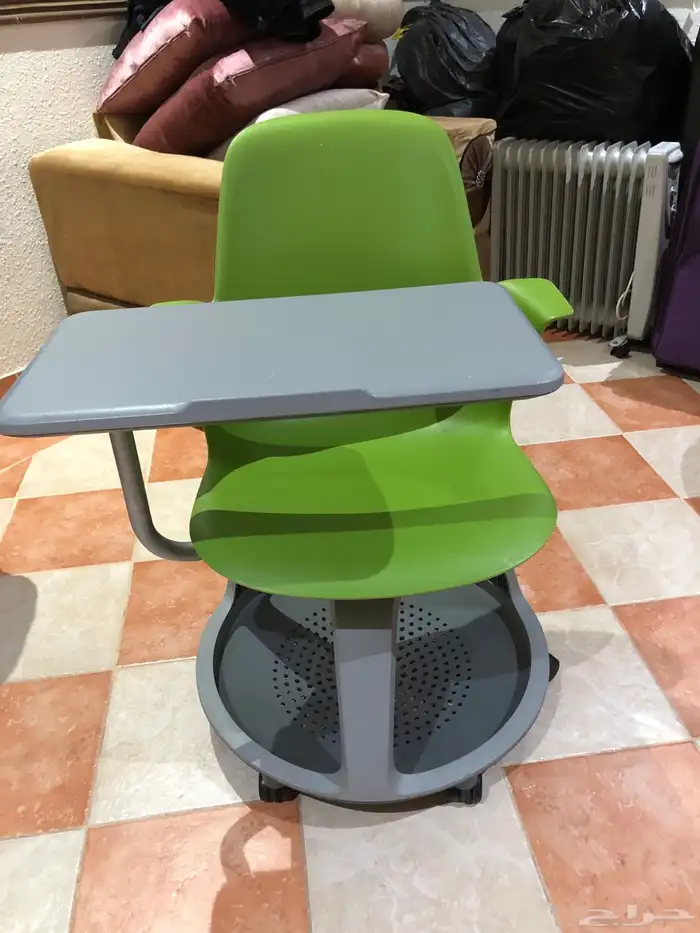 كرسي مع طاوله متصلين 0