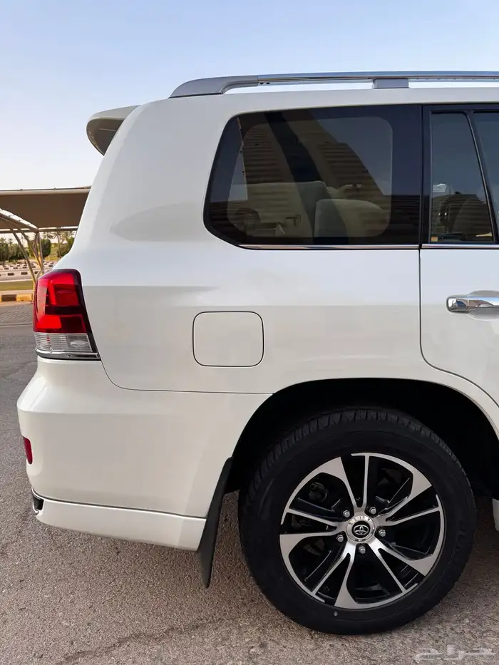 لاندكروزر تورنق 2021 فل كامل سعودي 28 الف فقط) بحالة المصنع 13