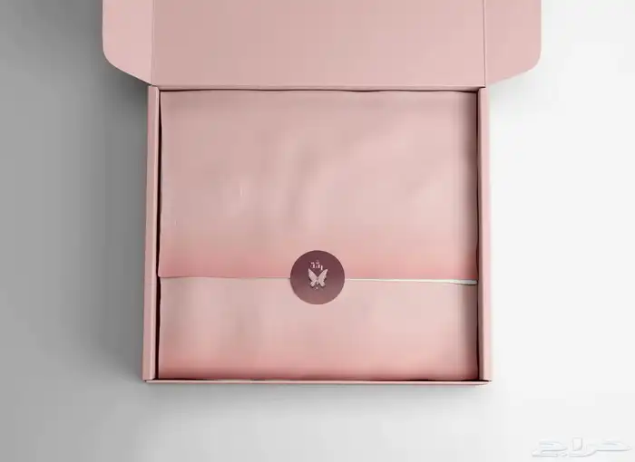 مصممة هويات تجارية خبيرة 24