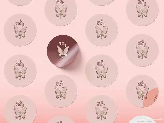 مصممة هويات تجارية خبيرة 22