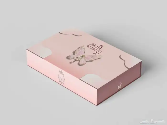 مصممة هويات تجارية خبيرة 23