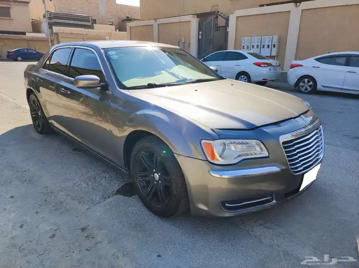 للبيع كرايسلر 2012 نظيف 1