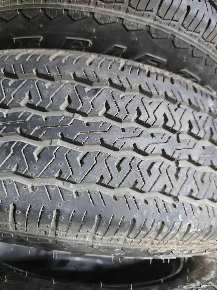 جنوط هيلكس مرسيدس مع كفرات مستخدم نضيف مقاس 205 75 1 6