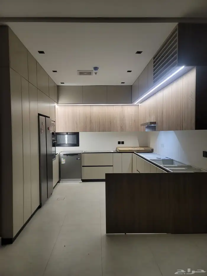 مطبخ خشب معا المنيوم غني   التعريف 6