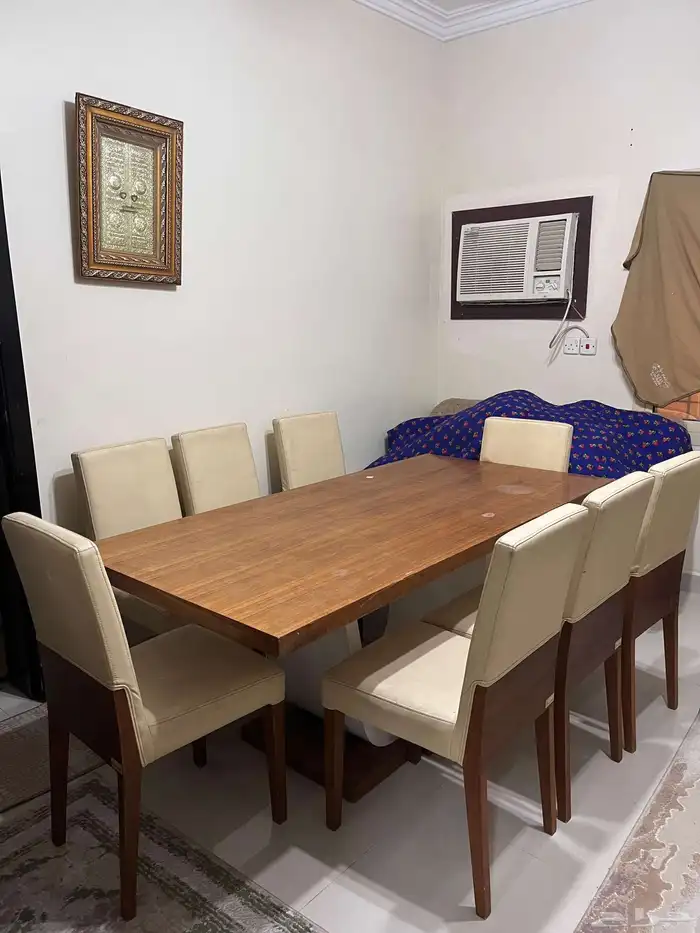 طاولة طعام قوية ونظيفة مع 8 كراسي ب 700 ريال 0