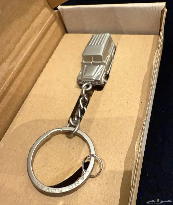 مجموعة اكسسوارات وكاتالوج حصري من لاندروفر Defender 47