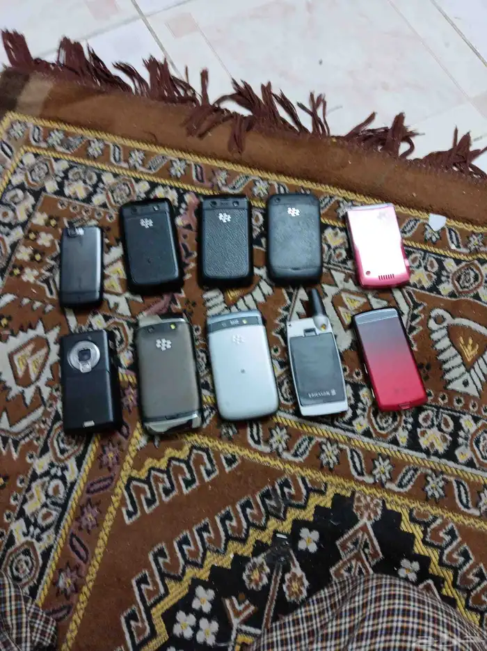 مجموعة جوالات منها 5 بلاك 2 نوكيا 1سوني إريكسون 1LGوموتوريلا 3