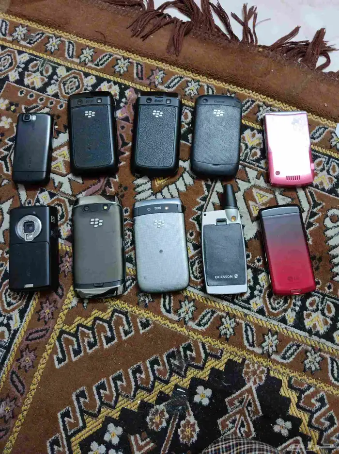 مجموعة جوالات منها 5 بلاك 2 نوكيا 1سوني إريكسون 1LGوموتوريلا 2