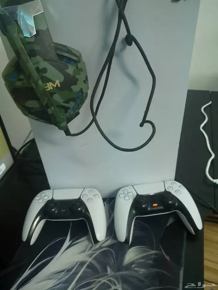 سوني فايف اخو الجديد بس غيرت الك دي معه يد ثنتين وسماعه 0