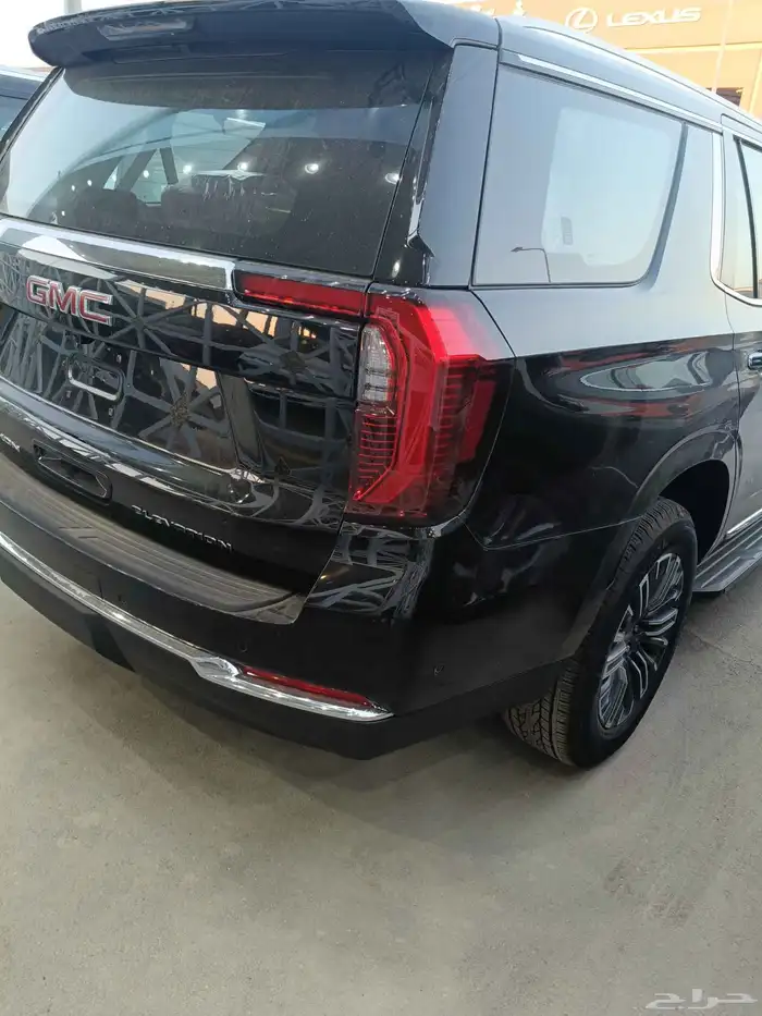 جيمس يوكن الفيشن 2025 4