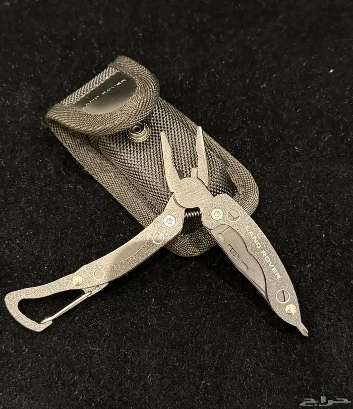 مجموعة اكسسوارات وكاتالوج حصري من لاندروفر Defender 34