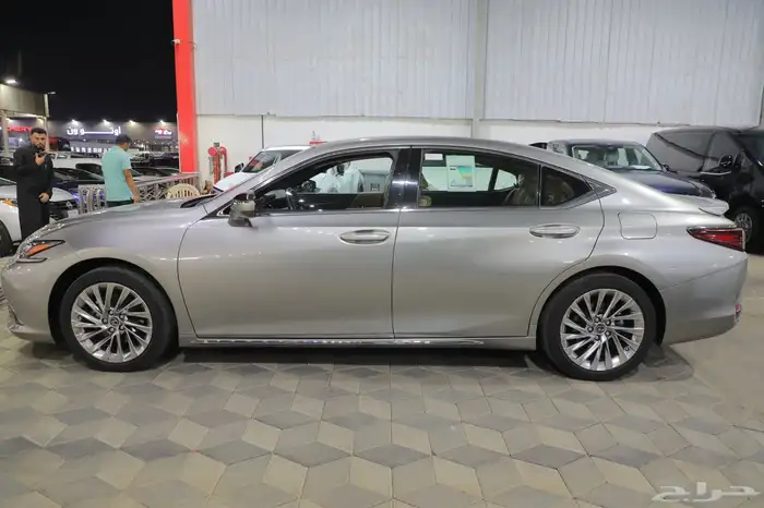 لكزس ES250 فل كامل BD2023 شبه جديد 4