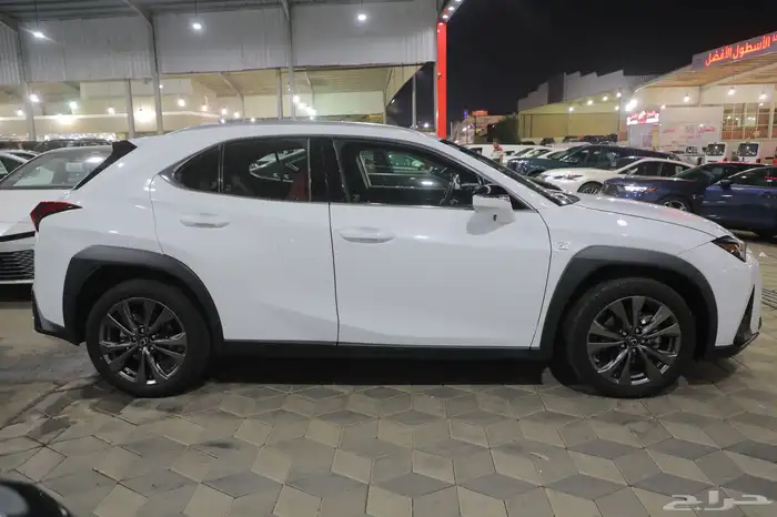لكزس UX F سبورت فل كامل 2023 شبه الجديد 6