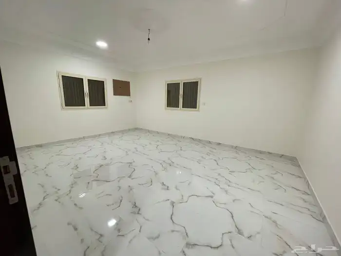 شقتين للايجار عوائل وشقه منها للعزاب 4