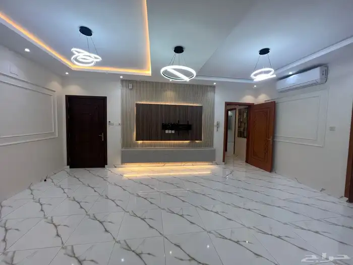 شقة للإيجار ( 4 غرف - 3 دورات مياه - مدخلين ) 12