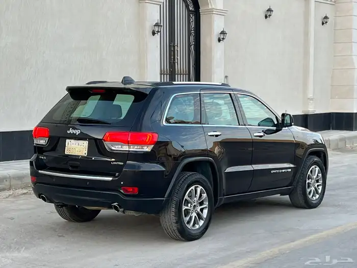 جراند شيروكي ليمتد 2015 (( بحالة ممتازة )) 3