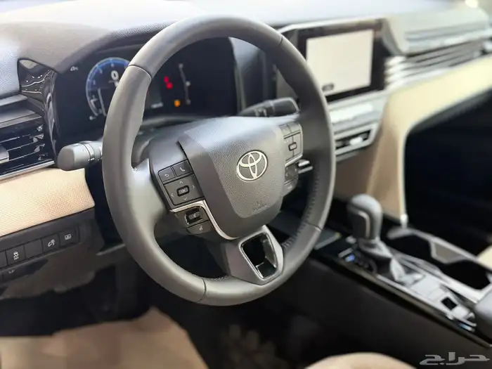 كامري 2025 LE بنزين سعودي ابيض تيتانيوم 17