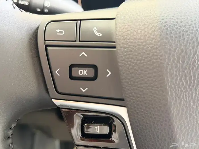 كامري 2025 LE بنزين سعودي ابيض تيتانيوم 20