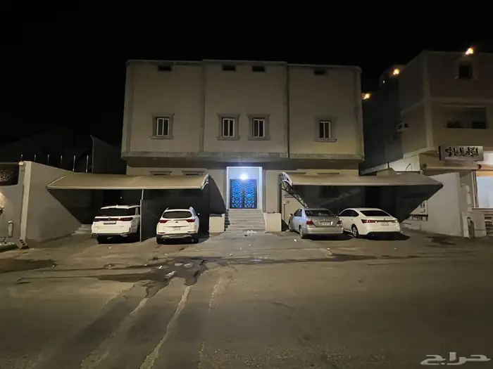 شقة للإيجار ( 4 غرف - 3 دورات مياه - مدخلين ) 0