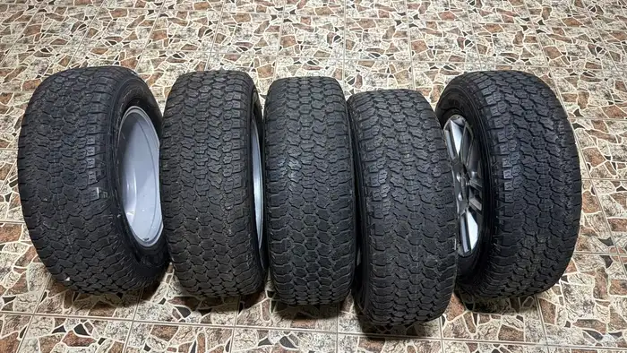 5 كفرات وجنوط ديفندر شبه جديده 2