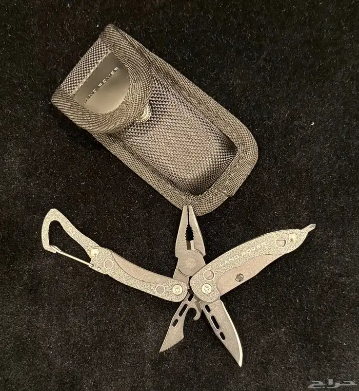 مجموعة اكسسوارات وكاتالوج حصري من لاندروفر Defender 37