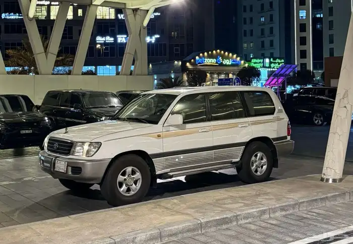 لاندكروزر 2001 نسخة 50 عام 0