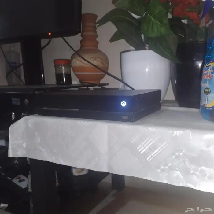 xbox one x 1tb in excellent condition 2