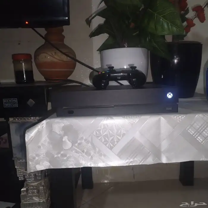 xbox one x 1tb in excellent condition 0