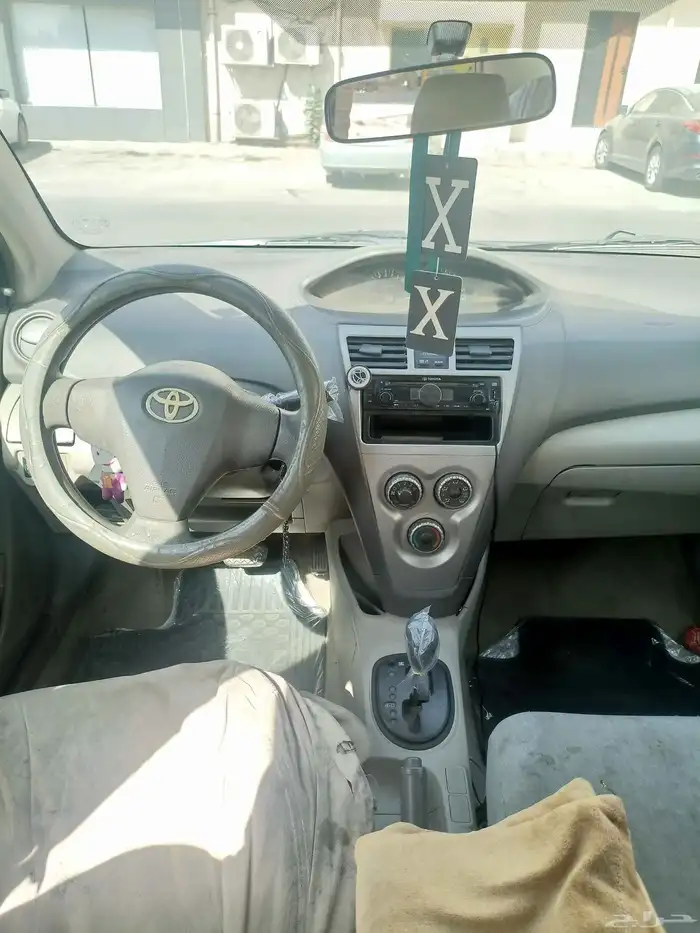 تويوتا يارس موديل 2011 قير اتوماتيك ماكينه بحاله ممتازة 4