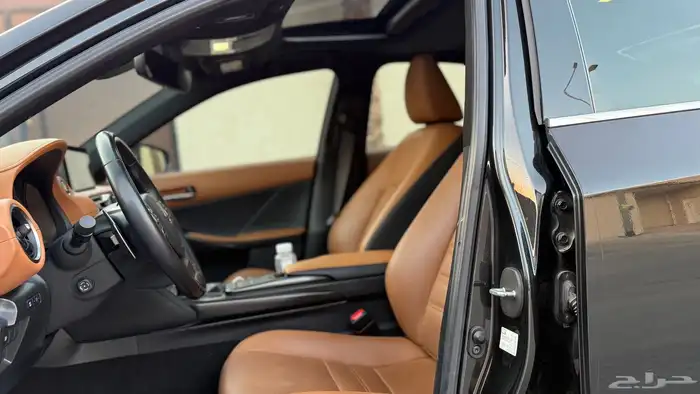 Lexus 2022 is300 للبيع 13