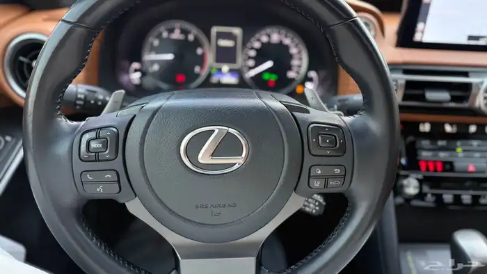 Lexus 2022 is300 للبيع 12