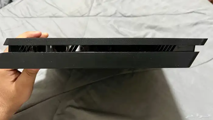 PlayStation 4 slim in excellent condition with 11 cds new 3