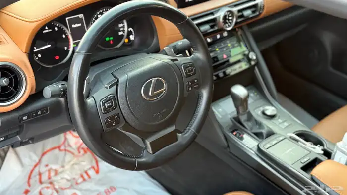 Lexus 2022 is300 للبيع 7