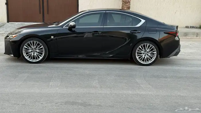 Lexus 2022 is300 للبيع 2