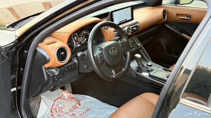 Lexus 2022 is300 للبيع 9