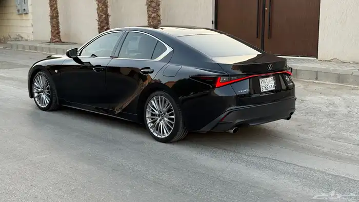Lexus 2022 is300 للبيع 3