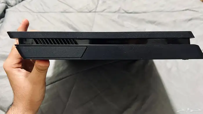 PlayStation 4 slim in excellent condition with 11 cds new 5